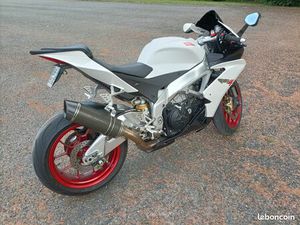 RSV4 R