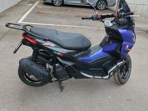 APRILIA SR GT 200