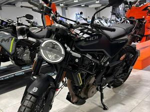 401 SVARTPILEN COMME NEUVE