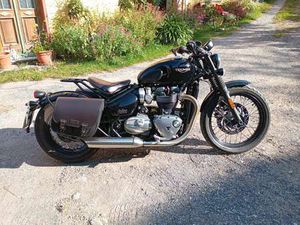 TRIUMPH BONNEVILLE BOBBER