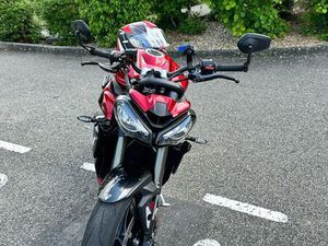 STREET TRIPLE RS