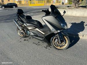 TMAX 530 BLACK MAX ABS