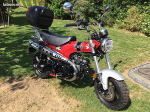 HONDA DAX 125 (ST 125) ÉTAT NEUF SEULEMENT 3350 AVEC LES OPTIONS