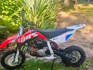 ? VEND MOTO YCF 150 PILOTE ( TRÈS BON ÉTAT)