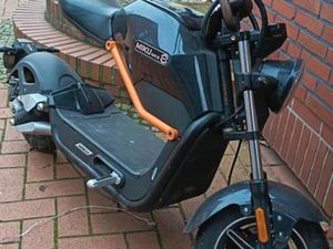 ELECTRIC SCOOTER MIKU MAX SUNRA