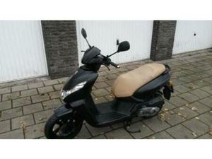 PEUGEOT KISBEE 2012, GEEL KENTEKEN — SCOOTERS | PEUGEOT — MARKTPLAATS