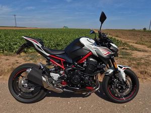KAWASAKI Z900 2022 (WEIß/SCHWARZ)
