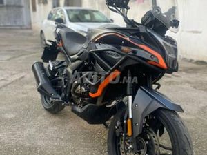 VOGE 300 DS COMME NEUVE