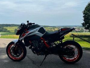 KTM DUKE 890R