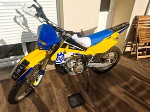 MOTO ENDURO HUSQVARNA 250 WR