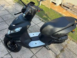 PEUGEOT KISBEE BLACK 1 ÈRE MAIN