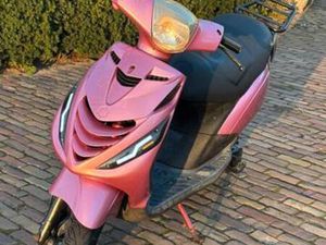 ZIP 50CC 2TAKT — SCOOTERS | PIAGGIO — MARKTPLAATS