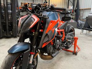 KTM DUKE 1290 – 2021 – 6 500 KM – 180 CH – ÉTAT EXCEPTIONNEL