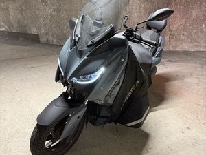 YAMAHA XMAX 125 – 2018 – GRIS NARDO – EXCELLENT ÉTAT