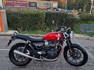 TRIUMPH STREET TWIN 900