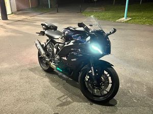 YAMAHA R7