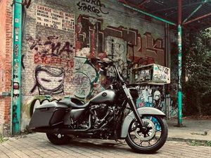 ② HARLEY- DAVIDSON ROAD KING SPECIAL 2020