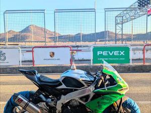 RSV4 RR / RF AKRAPOVIC, ÃHLINS, RINGERÃ¤T EURO4