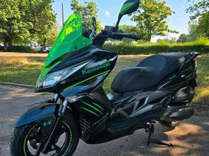 KAWASAKI J300 SCOOTER ROLLER MOTORRAD