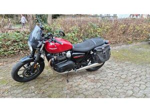 TRIUMPH GEDROSSELTE STREET TWIN 900 MIT VIELEN EXTRAS!
