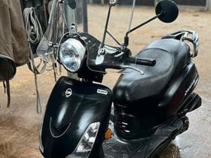 SYM FIDDLE II BOUWJAAR 2020 ZWART 45KM/U GEEL KENTEKEN — SCOOTERS | SYM — MARKTPLAATS