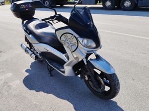 YAMAHA X-MAX →