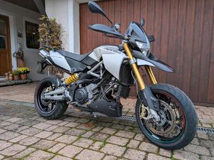 APRILIA DORSODURO 1200 MIT VIEL ZUBEHÖR
