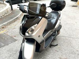 YAMAHA - XMAX 250