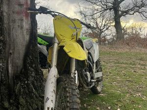 ПРОДАВАСЕ SUZUKI RM125 ГР. АЙТОС