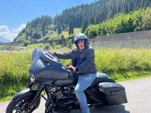 HARLEY-DAVIDSON STREET GLIDE SPEZIJEKIL SPORTAUSPUFF*NAVI*LED*21"