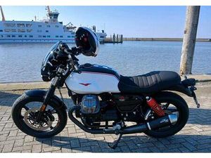 MOTO GUZZI V7 STONE TEN SONDERMODELL 1.HAND NEUWERTIG
