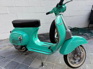 ② VESPA 50 SPÉCIAL