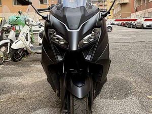 YAMAHA TMAX 560