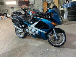 ② KAWASAKI ZZR 600 ANNÉE 93 (ANCÊTRE)