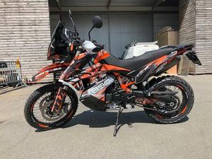 ② KTM 890 ADVENTURE R
