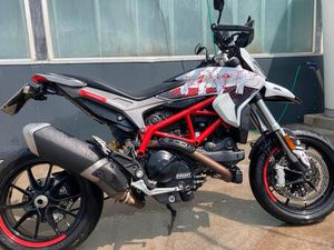 DUCATI HYPERMOTARD 939