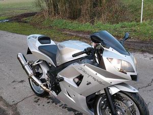TRIUMPH DAYTONA 600