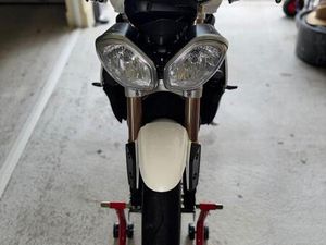 TRIUMPH SPEED TRIPLE