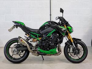 2022 KAWASAKI Z900 SE WITH DEALER PERFORMANCE PACK