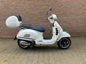 VESPA GTS 300 YACHT CLUB SONDERMODELL