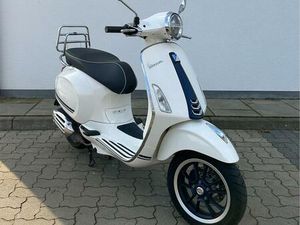 VESPA PRIMAVERA 50 YACHT CLUB