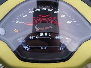 VESPA SPRINT 50 S MATTGRÜN/GOLD EURO 5