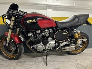 YAMAHA XJR 1300 CAFÉ RACER CORROIOS