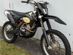 KTM EXC 350 ENDURO, SUPERMOTO, VIELE NEUTEILE, KEINE HUSQVARNA