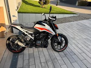 KTM DUKE 390 (2021)