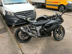 KAWASAKI NINJA 125 SONDEREDITION EZ 12/20 NUR 7756 KM TÜV NEU