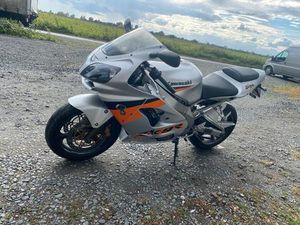 KAWASAKI NINJA ZX9R 30TKM TÜV NEU F-MODEL SUPERSPORTLER TOP