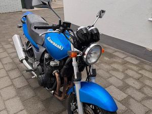 KAWASAKI ZR7 - TÜV 4/27 - GEPFLEGT