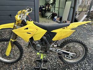 SUZUKI RM 125 RESTYLE KIT MAZAŃCOWICE