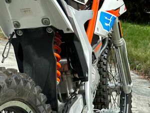 KTM FREERIDE E-XC - LAUTLOS, SCHNELL UND ÜBERALL VIEL SPASS